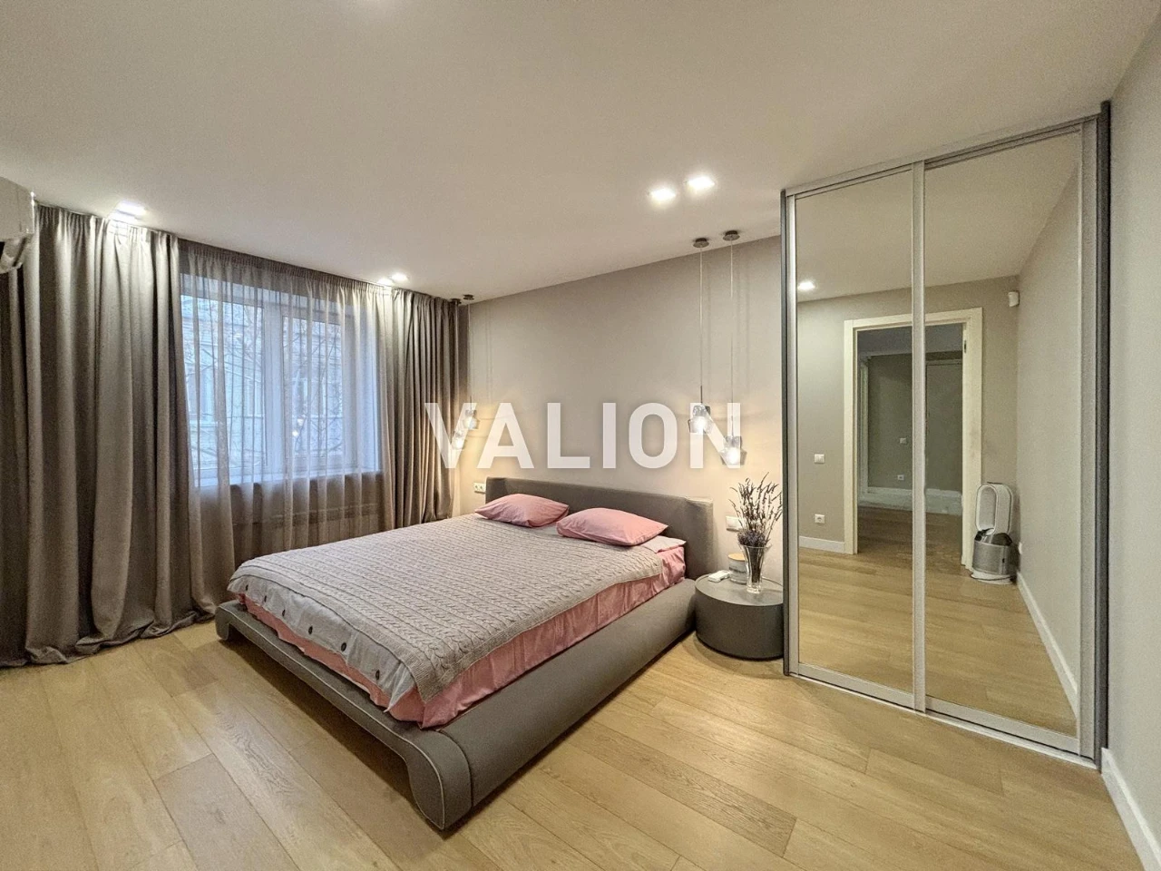 Sale of a 3-room apartment in Podilsky district, Kostyantinovska st. 51