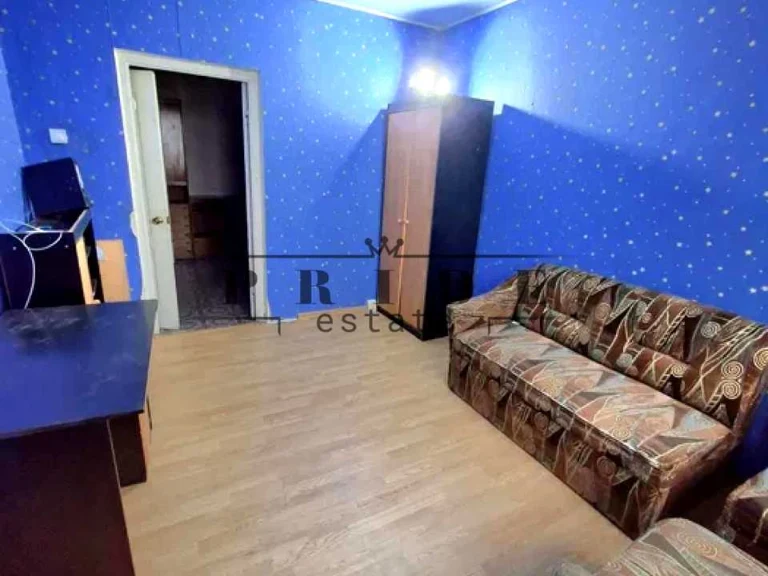 Apartment. Red Kalina Street, Troeshyna