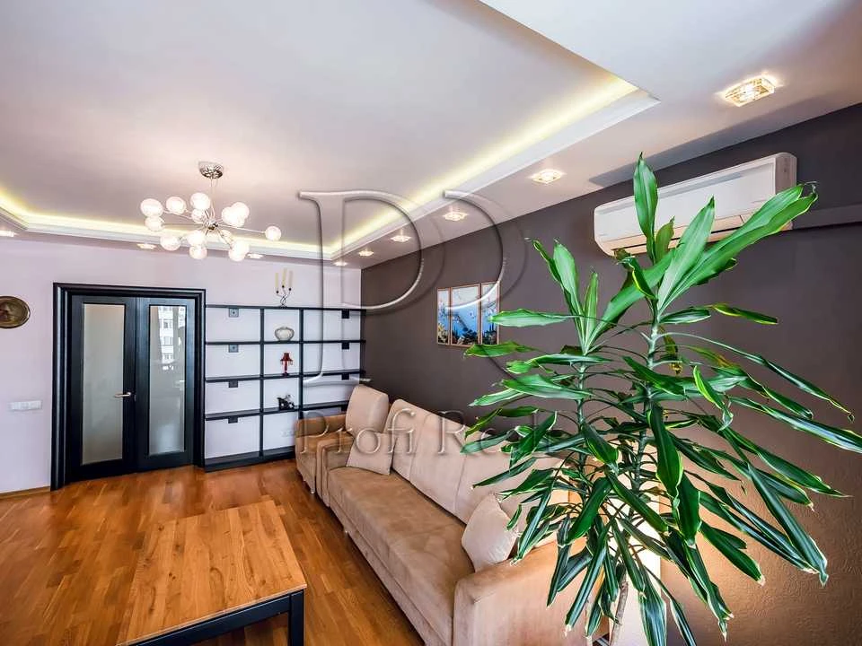 Apartment. Julia Zdanovskaya Street, Kyiv