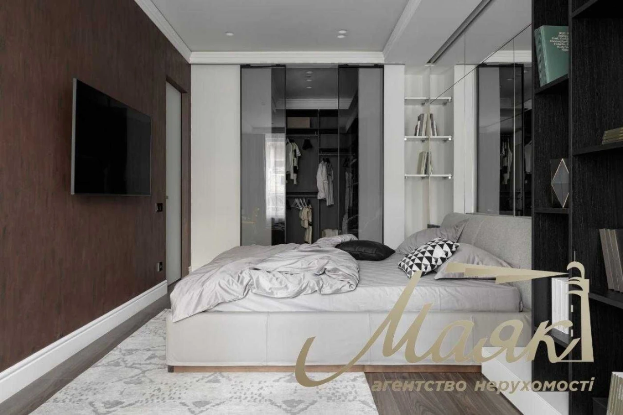 Apartment for Sale - New Renovation, 62 sq m, Bulvar Fontaniv, P