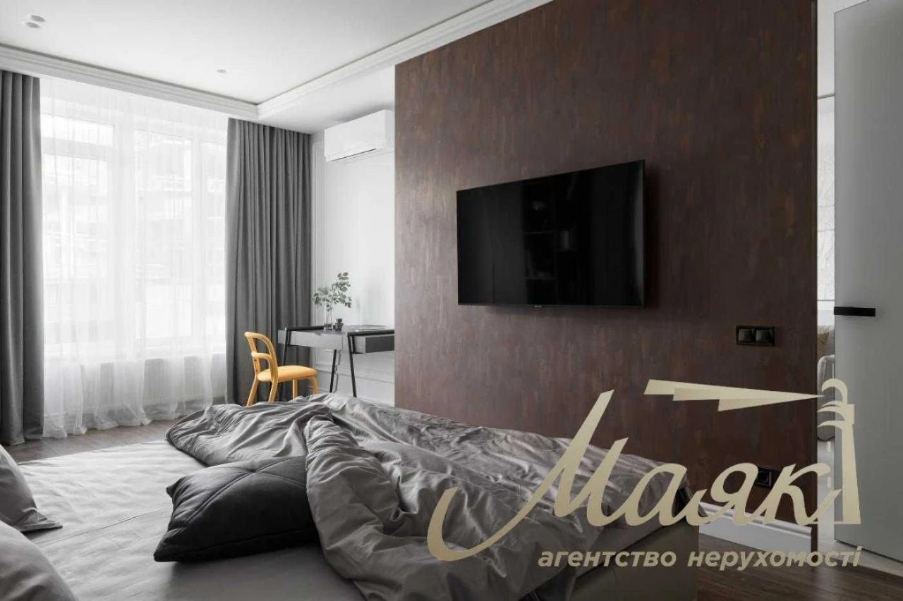 Apartment for Sale - New Renovation, 62 sq m, Bulvar Fontaniv, P