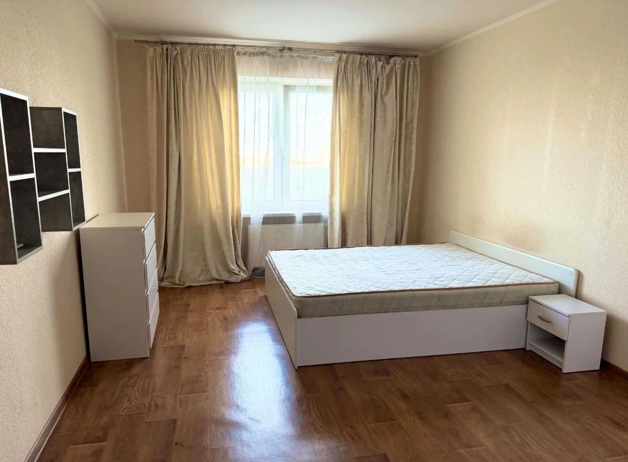 Sale of a large 1-bedroom apartment in the Navigátor residential complex