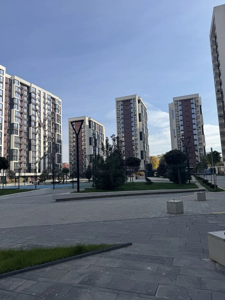 Квартира із панорамним виглядом на міське озеро!