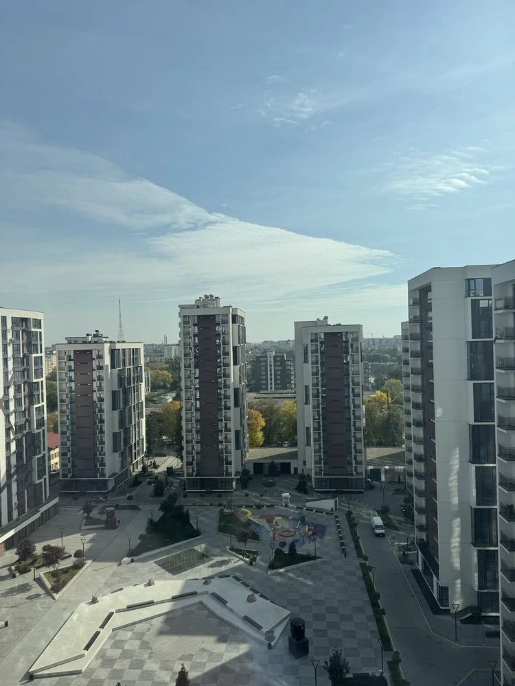Квартира із панорамним виглядом на міське озеро!