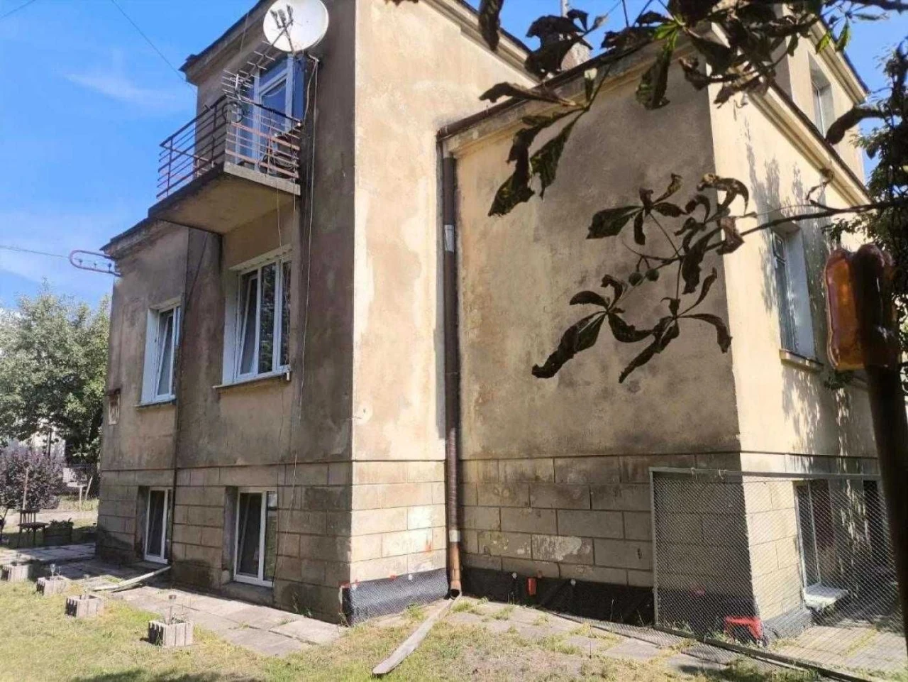 Продається 2 поверхова вілла із цокольним поверхом та власно