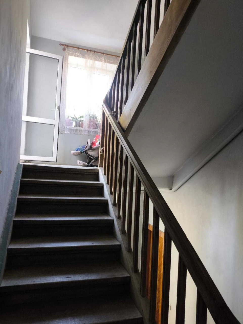 Продається 2 поверхова вілла із цокольним поверхом та власно