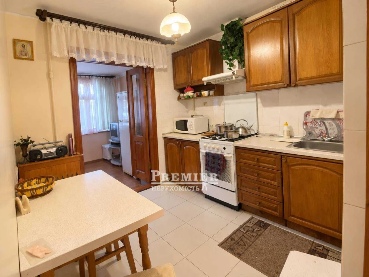 One-bedroom 45 sq m in Cheremushki, legalized balcony, 2 cellars