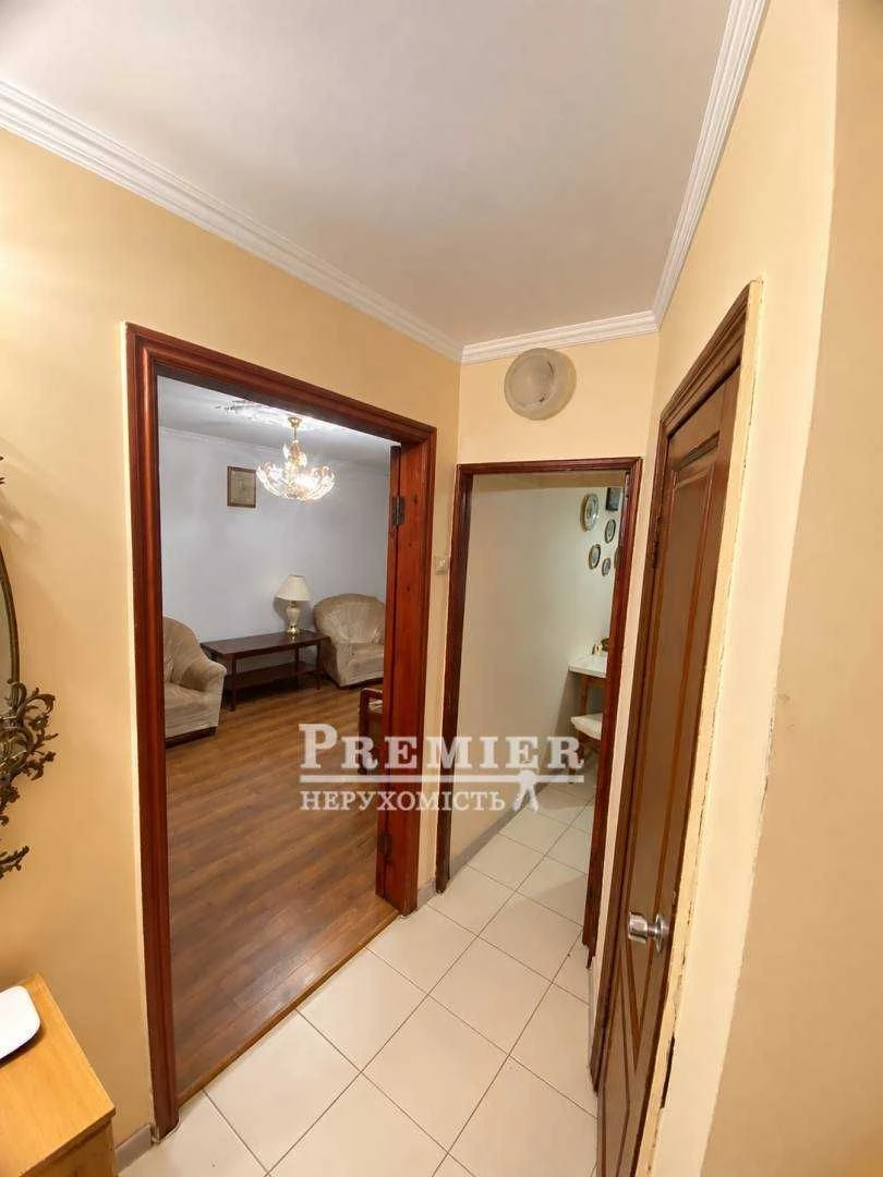 One-bedroom 45 sq m in Cheremushki, legalized balcony, 2 cellars