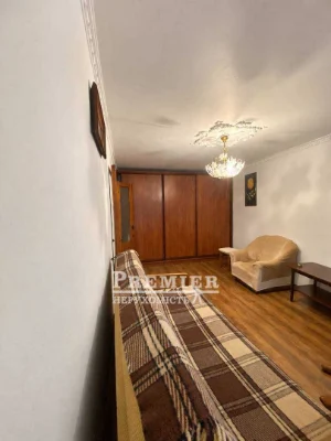 One-bedroom 45 sq m in Cheremushki, legalized balcony, 2 cellars