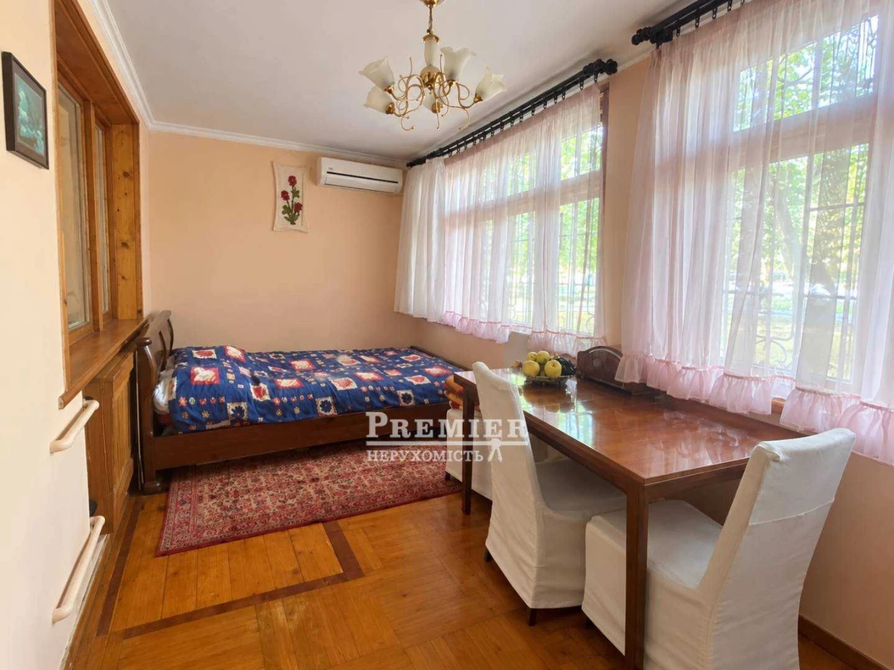 One-bedroom 45 sq m in Cheremushki, legalized balcony, 2 cellars