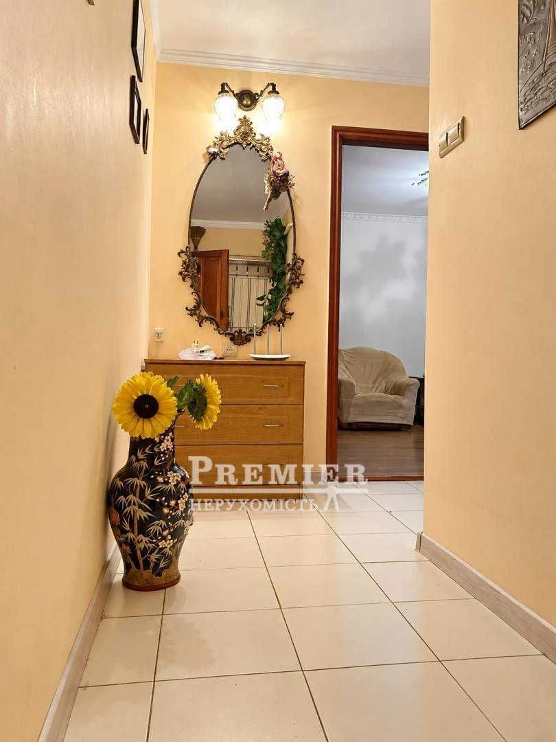 One-bedroom 45 sq m in Cheremushki, legalized balcony, 2 cellars