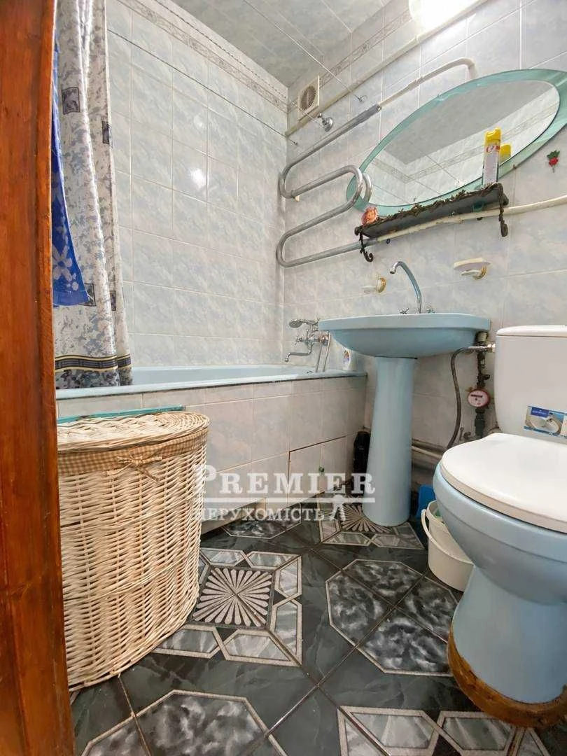 One-bedroom 45 sq m in Cheremushki, legalized balcony, 2 cellars