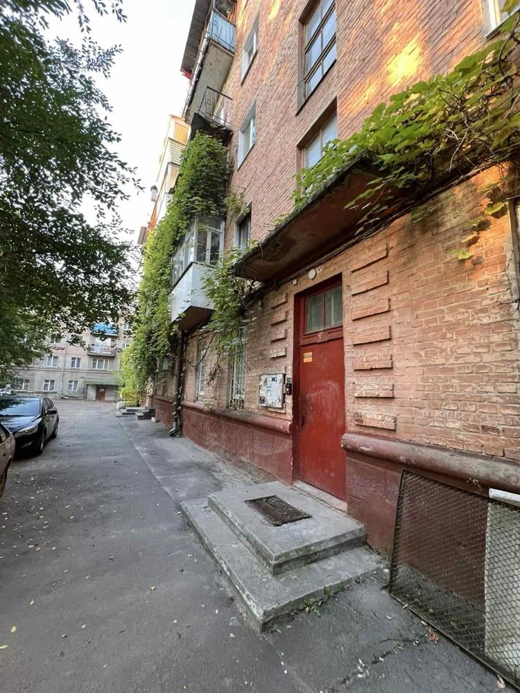 Sale of a 2-bedroom apartment in the center of Rivne - opposite the park