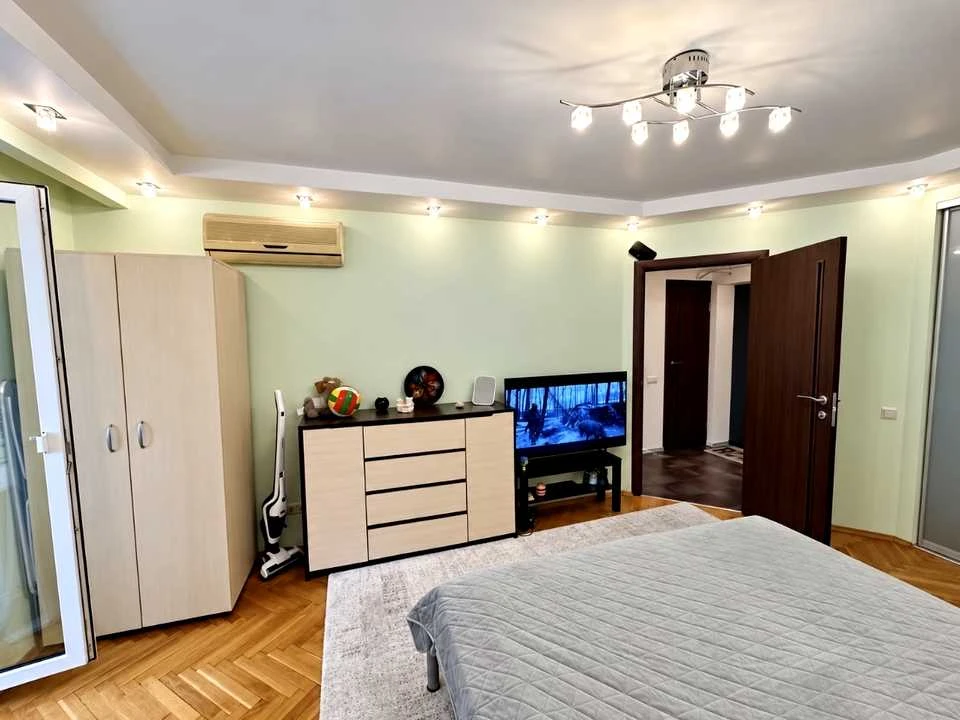 Квартира. Київ, вулиця Михайла Котельникова