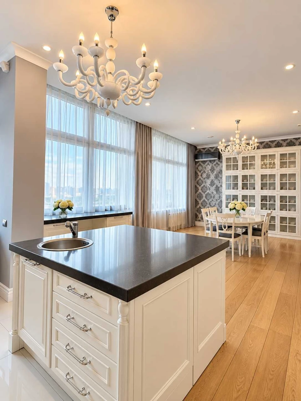 Exclusive ground-floor apartment on Khreshchatyk Street