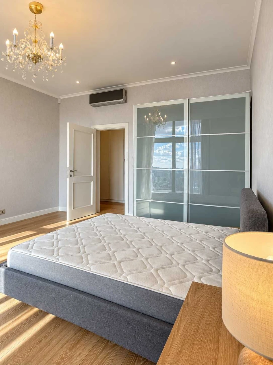 Exclusive ground-floor apartment on Khreshchatyk Street