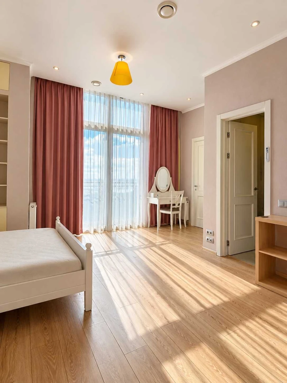 Exclusive ground-floor apartment on Khreshchatyk Street