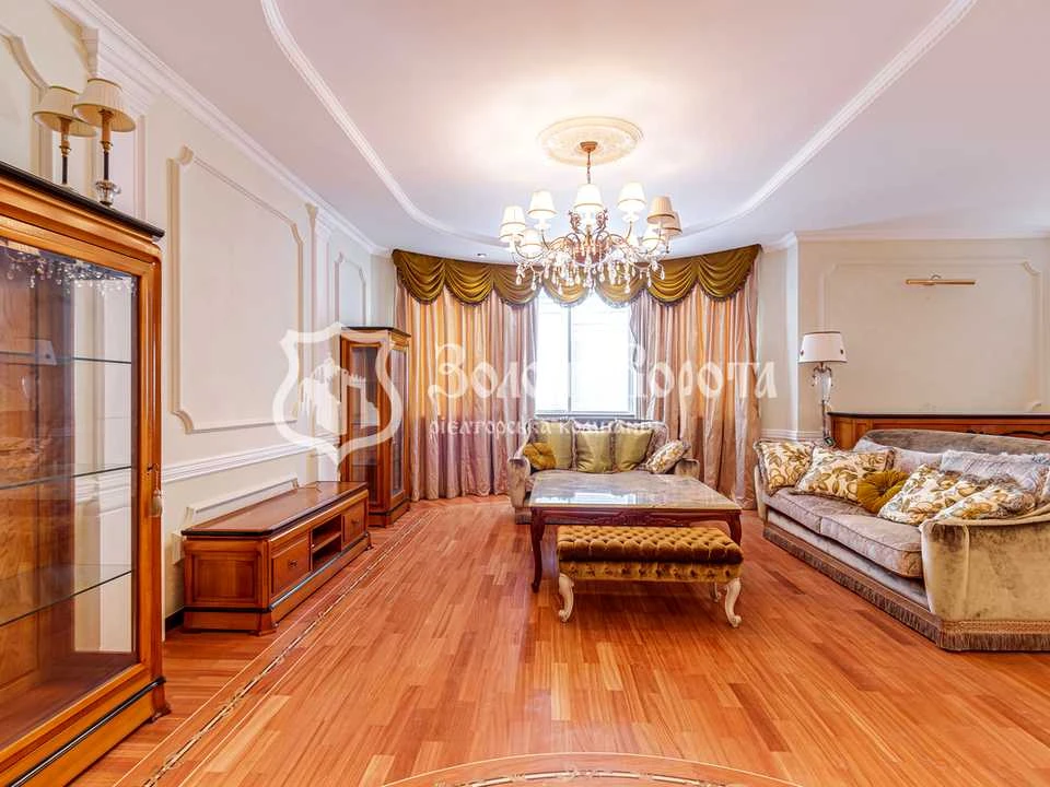 Квартира. Київ, Старонаводницька вул.