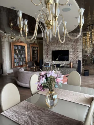 Exclusive 3-bedroom apartment with custom renovation on street