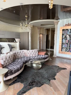 Exclusive 3-bedroom apartment with custom renovation on street