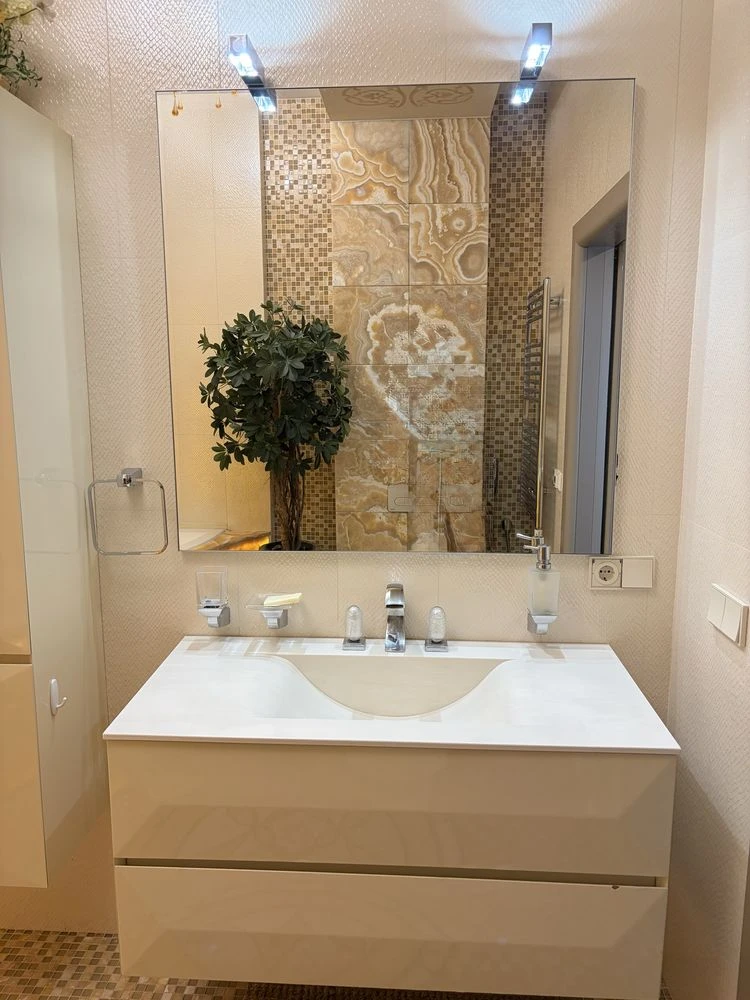 Exclusive 3-bedroom apartment with custom renovation on street
