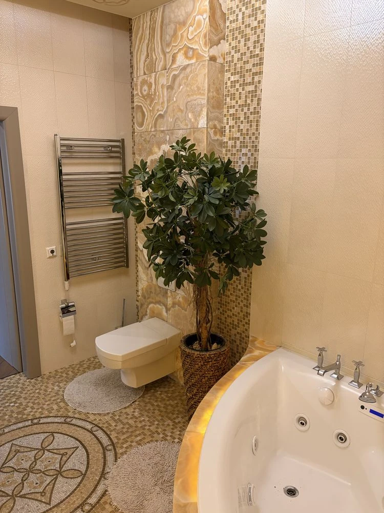 Exclusive 3-bedroom apartment with custom renovation on street