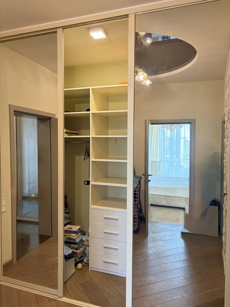 Exclusive 3-bedroom apartment with custom renovation on street
