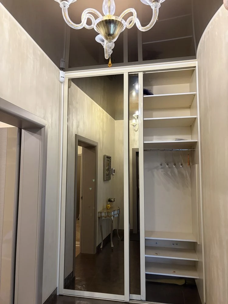 Exclusive 3-bedroom apartment with custom renovation on street