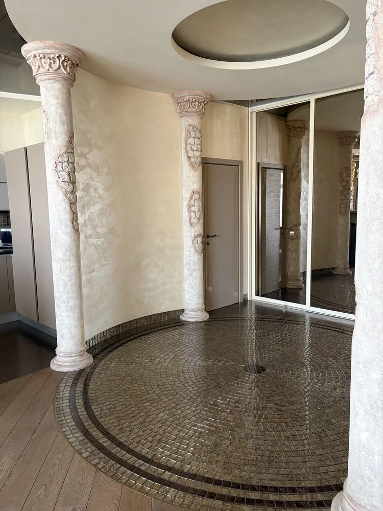 Exclusive 3-bedroom apartment with custom renovation on street