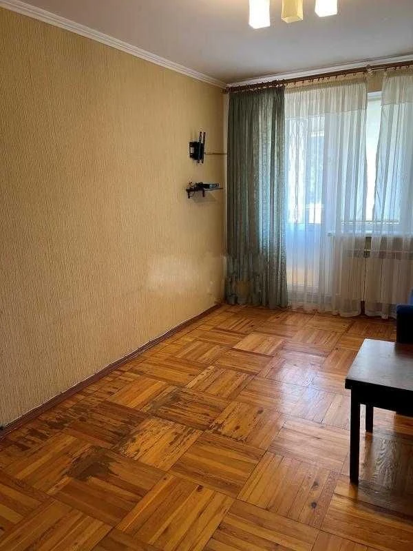 Продається 2-кімнатна квартира в гарному стані