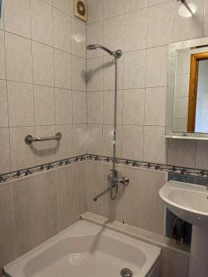 Продається 2-кімнатна квартира в гарному стані