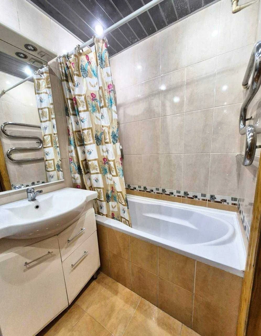 3-bedroom apartment for sale in the city center. Kharkiv Street.