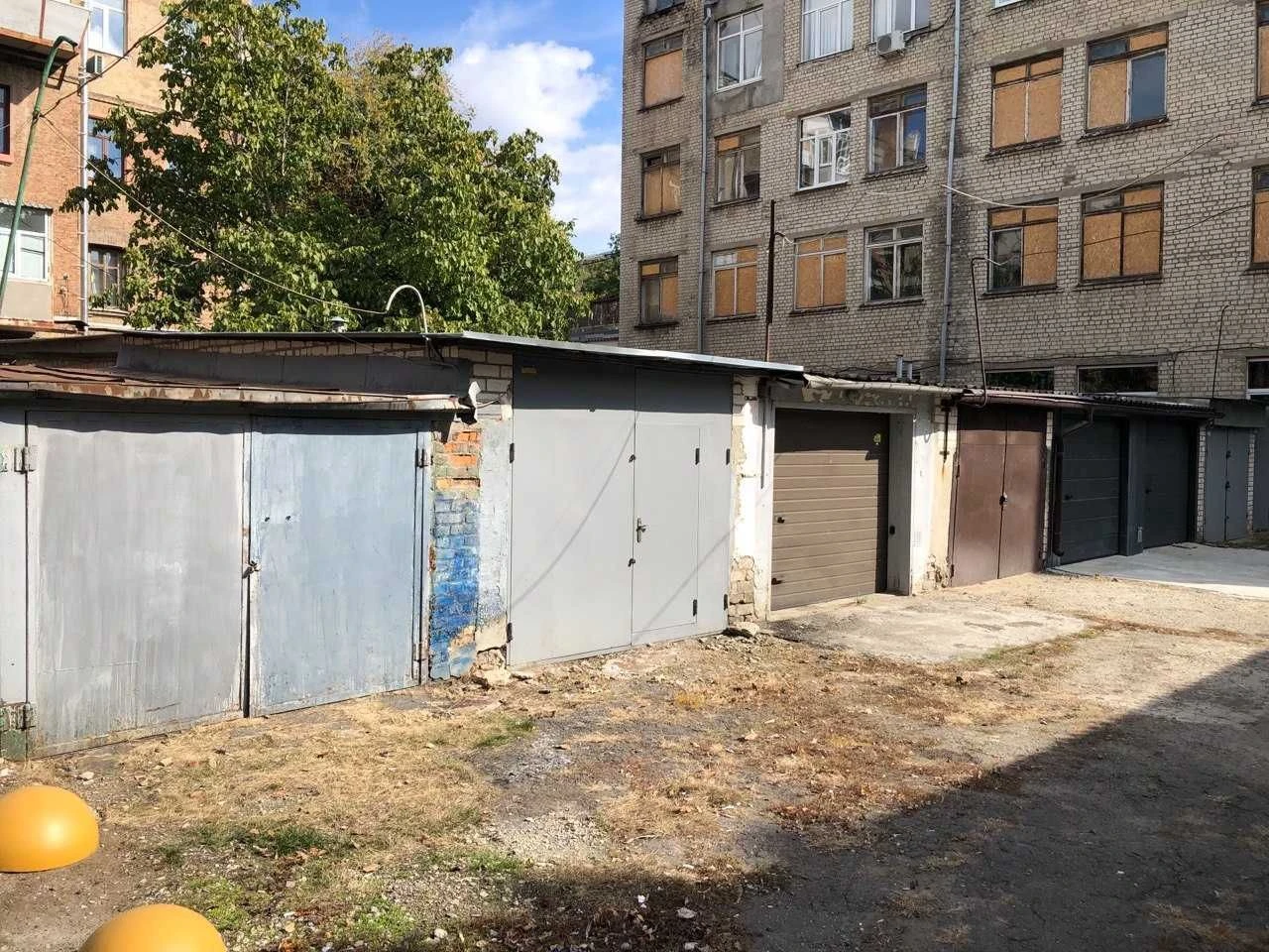 For Sale: Solid Brick Garage 14 m² (Center, St. Gregory