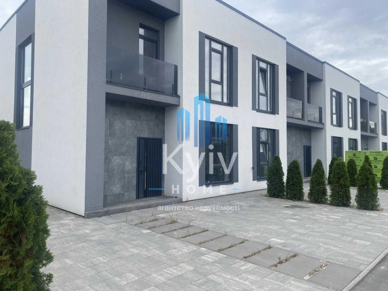 Sale of finished townhouses in the OSOKOR DELUX residential complex