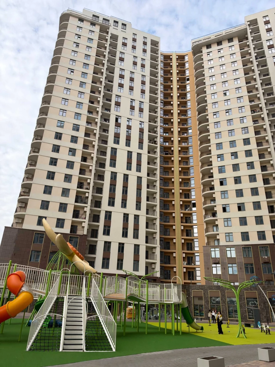 Найкраща ціна в KADORR CITY на Краснова! 2-кімнатна квартира з видом на і