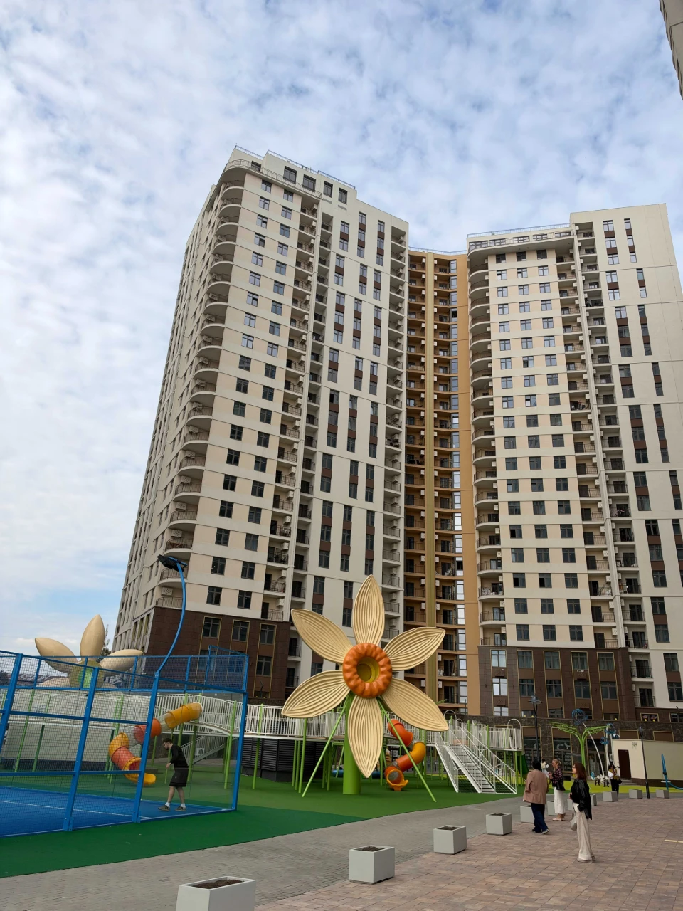 Найкраща ціна в KADORR CITY на Краснова! 2-кімнатна квартира з видом на і