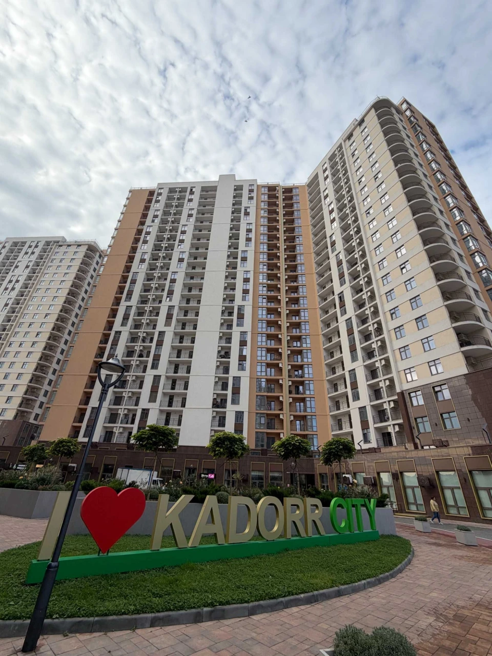 Найкраща ціна в KADORR CITY на Краснова! 2-кімнатна квартира з видом на і