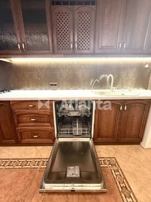 Просторная двухкомнатная квартира площадью 70 м² на улице Па