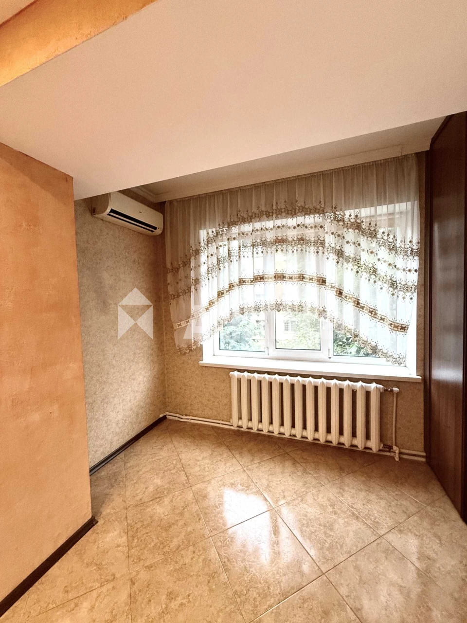 Просторная двухкомнатная квартира площадью 70 м² на улице Па