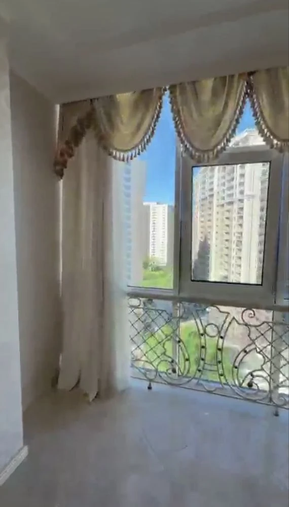 Arcadia! 6 Pearl, three separate bedrooms. Good price.