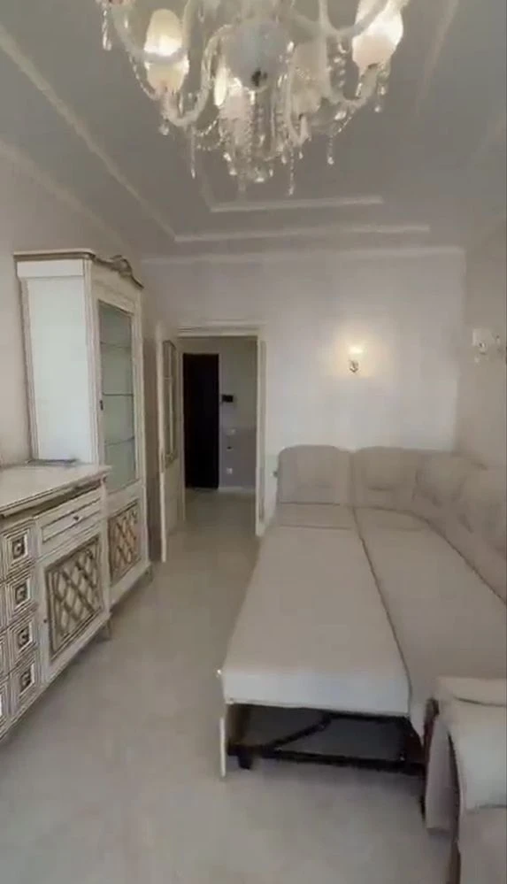 Arcadia! 6 Pearl, three separate bedrooms. Good price.