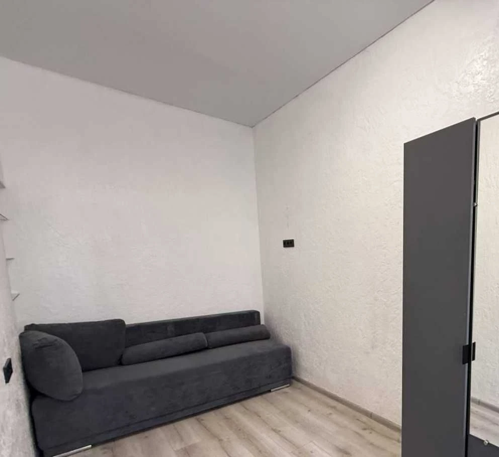 1 room apartment Modern renovation. Italian Boulevard, Belg