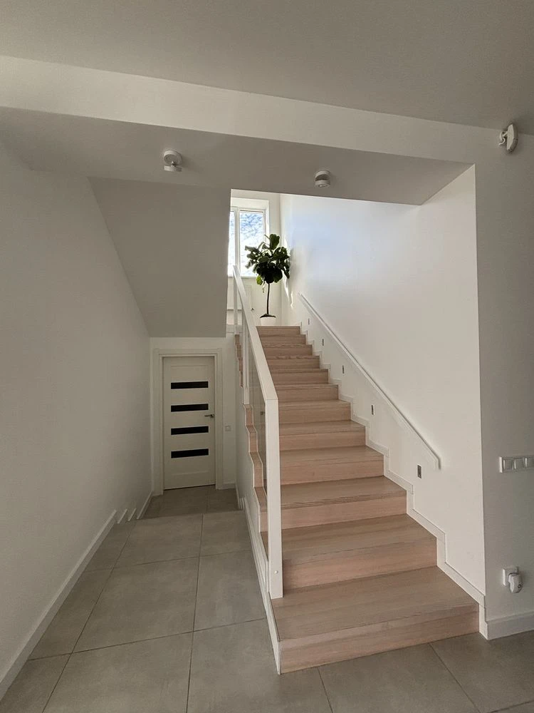 Modern house in Rivne: autonomy, fireplace, shelter