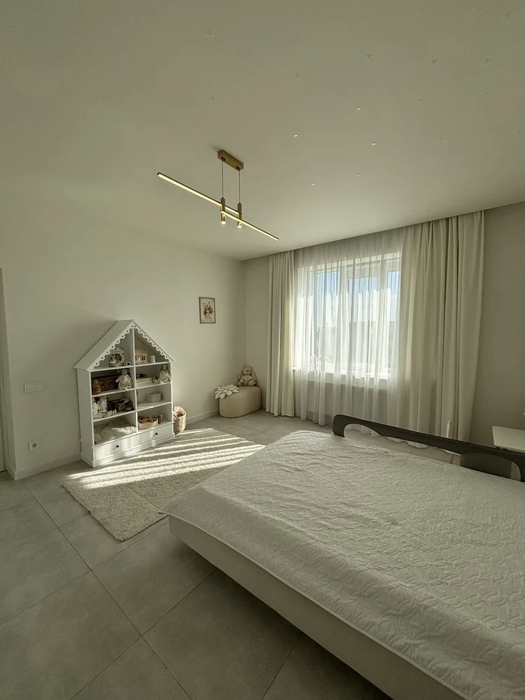 Modern house in Rivne: autonomy, fireplace, shelter