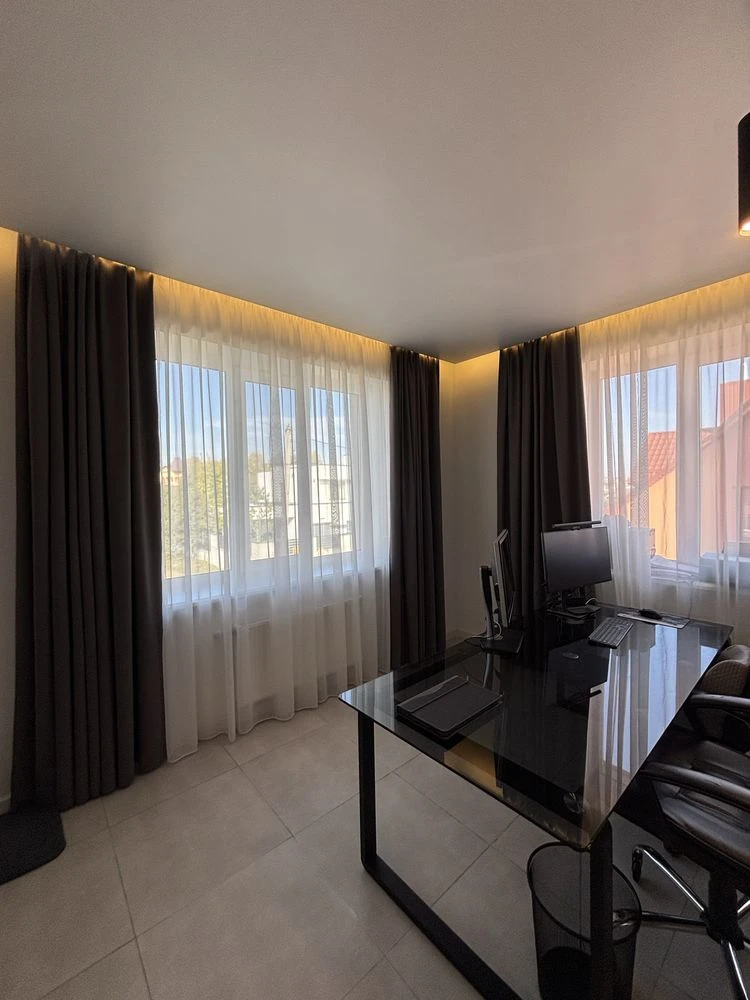Modern house in Rivne: autonomy, fireplace, shelter