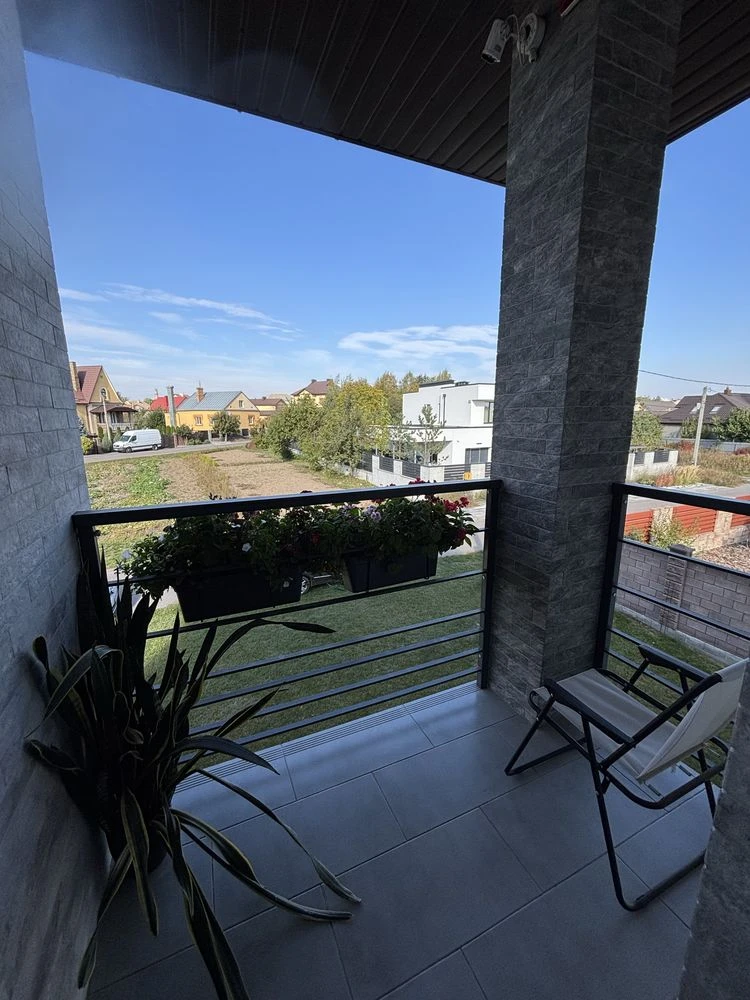 Modern house in Rivne: autonomy, fireplace, shelter