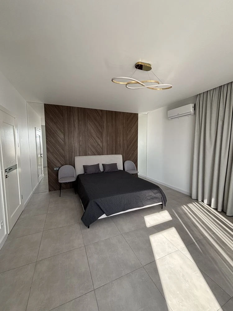 Modern house in Rivne: autonomy, fireplace, shelter