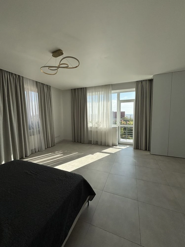 Modern house in Rivne: autonomy, fireplace, shelter
