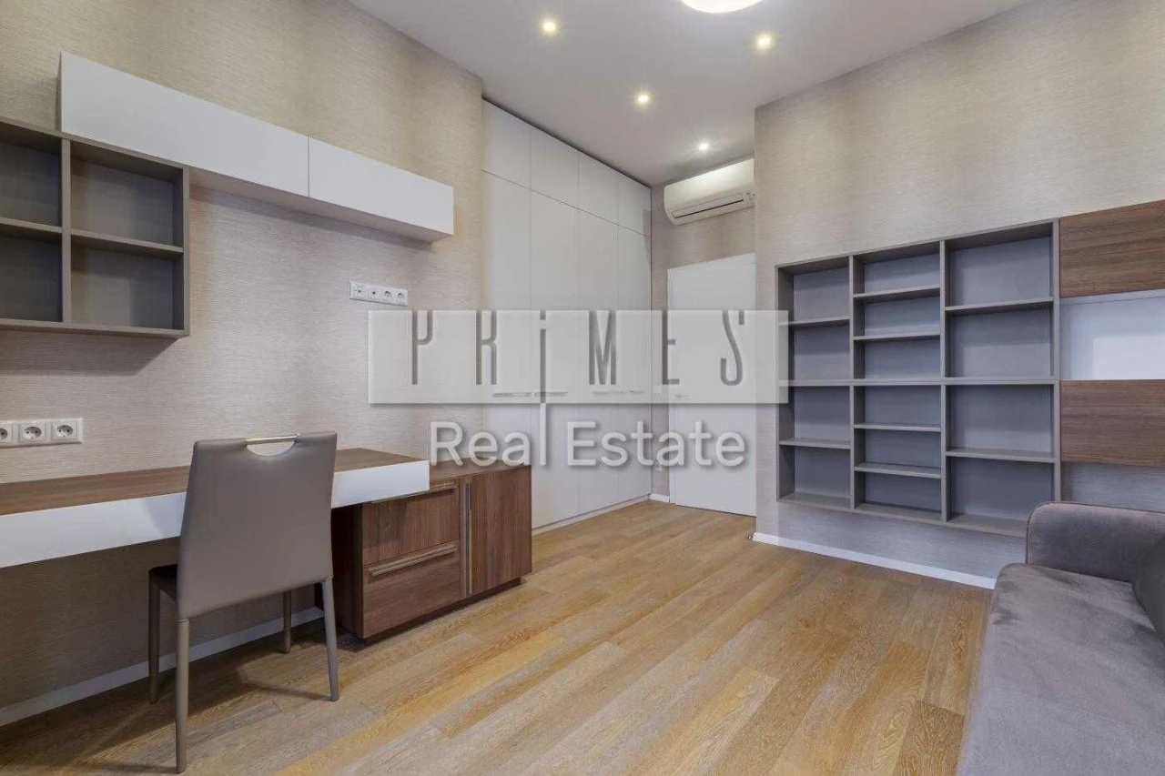 Sale of a 4-room apartment 184 sq.m. in the residential complex Novospekerski Lipki, without a common area