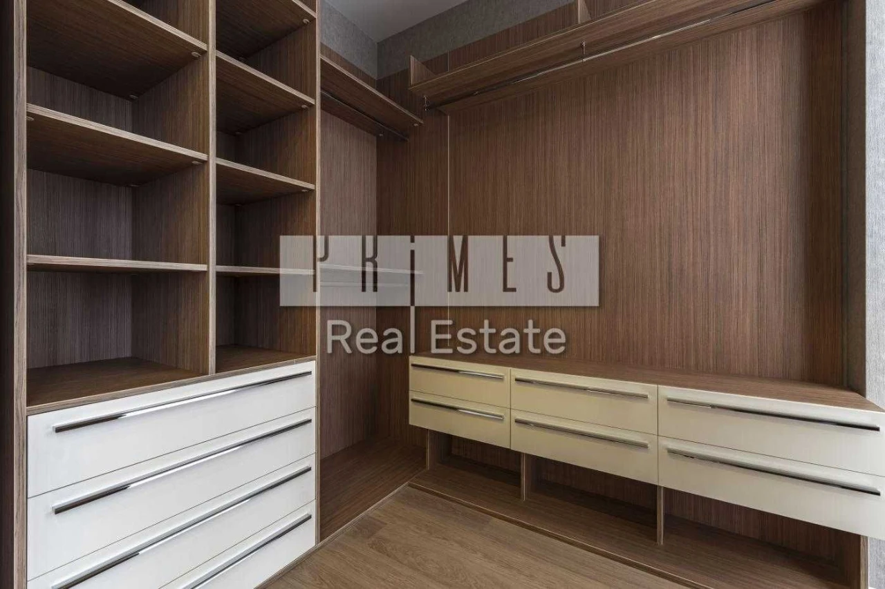 Sale of a 4-room apartment 184 sq.m. in the residential complex Novospekerski Lipki, without a common area